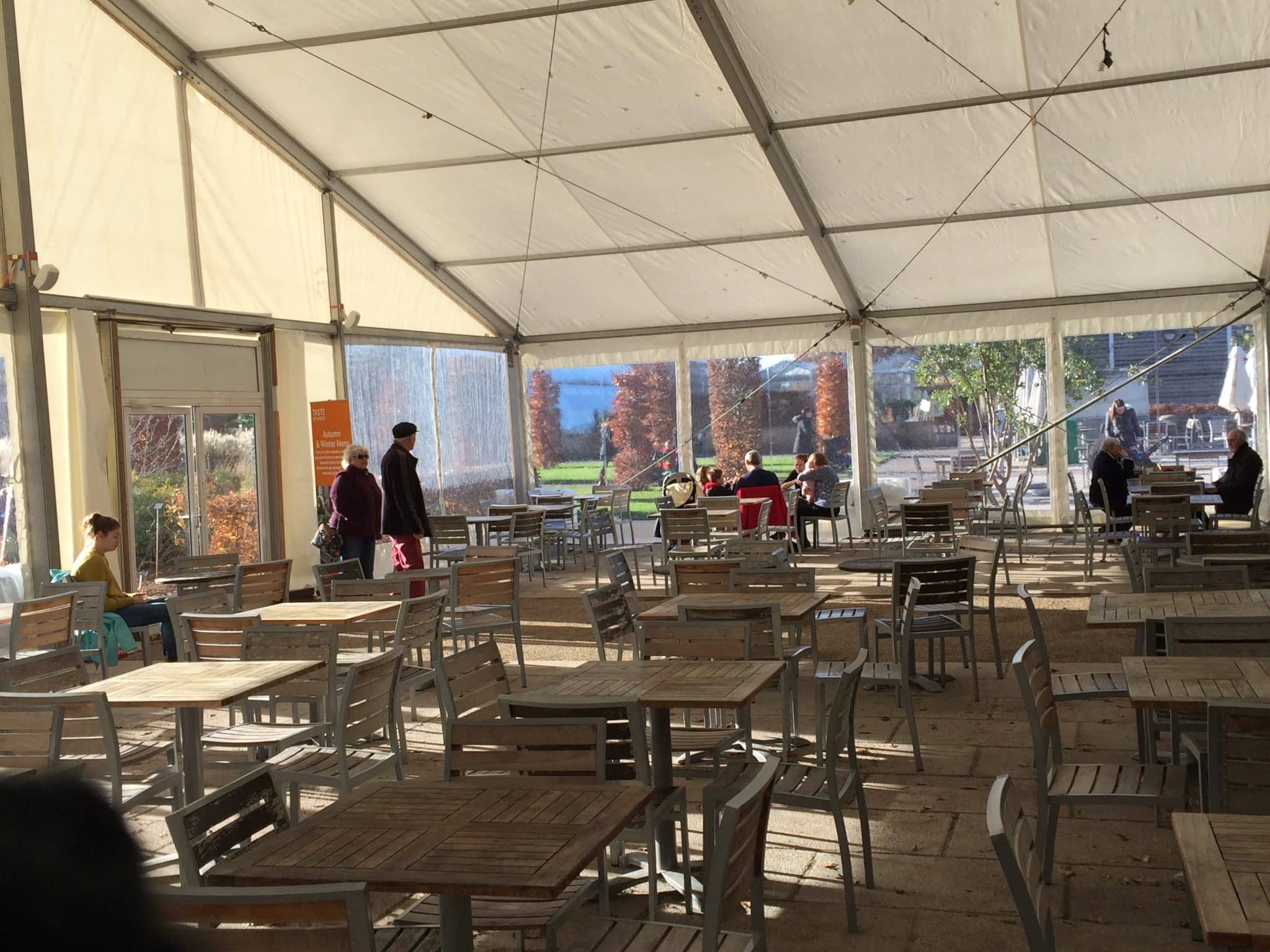 Temporary retail building installation